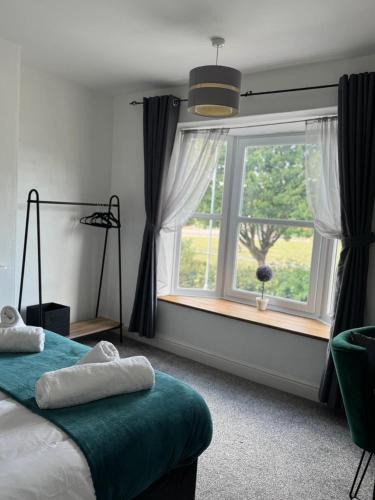 Loughborough House | Modern 3-Bed Family Home Sleeps 6 Fast- Wi-Fi Free-Parking- Private Patio