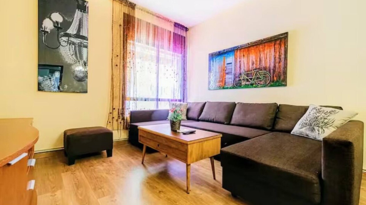 El Poble-sec Apartment | Modern 3-bedroom apartment in the city centre, with elevator, AC, washer, dryer