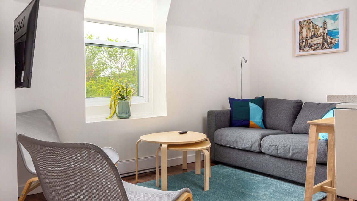 Shaughnessy Village Condo | Modern 3-bedroom condo in downtown Montreal – Walk to shops & attractions!