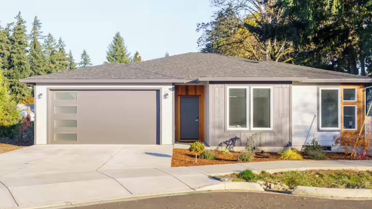 Starcrest House | Modern 3/bedroom home with luxury amenities