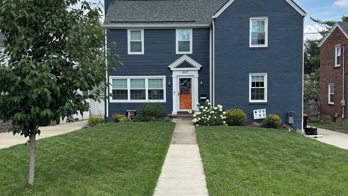 Bowman House | Modern 3-bedroom house with pool, spa, and infrared sauna in the Highlands