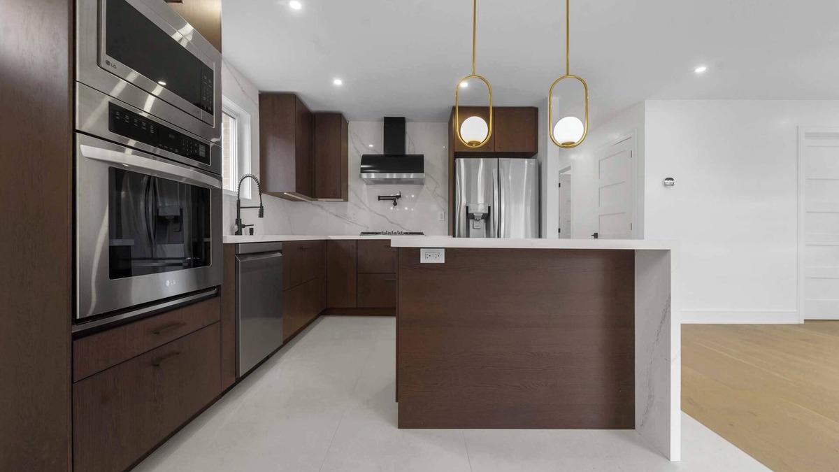 Toronto House | Modern 3 Bedroom w/free parking
