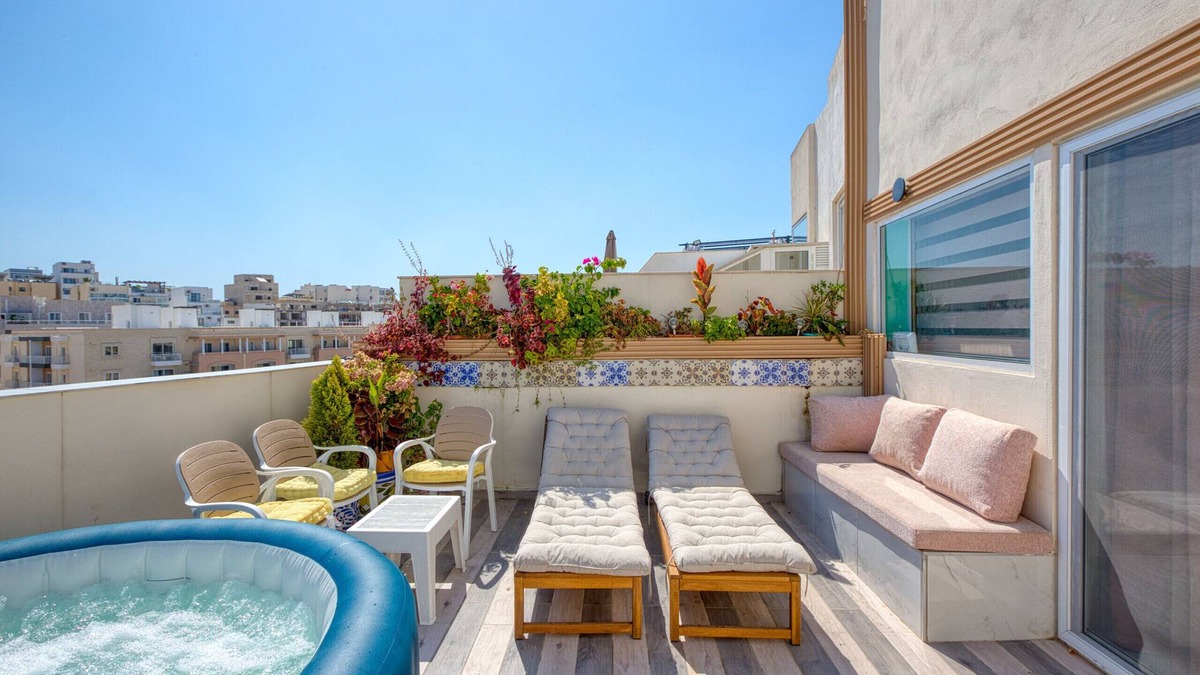 Msida Apartment | Modern 3 bedroom with Jacuzzi and terrace MCAR1-1