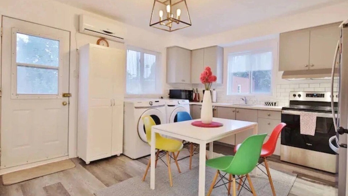 Cote-Saint-Paul Apartment | Modern 3-BR Home Free Parking Monthly Stay Welcome