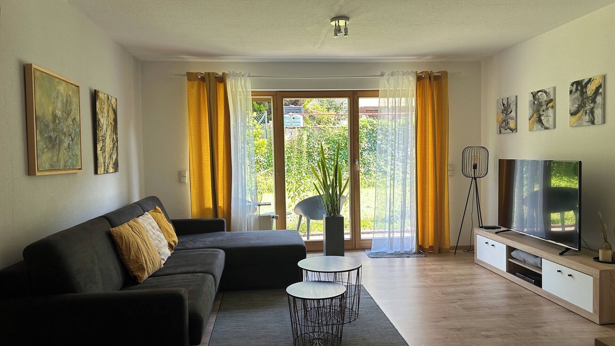 Goldbach Apartment | Modern 3-room apartment, up to 6 persons, garden, WLAN, conveniently located A3