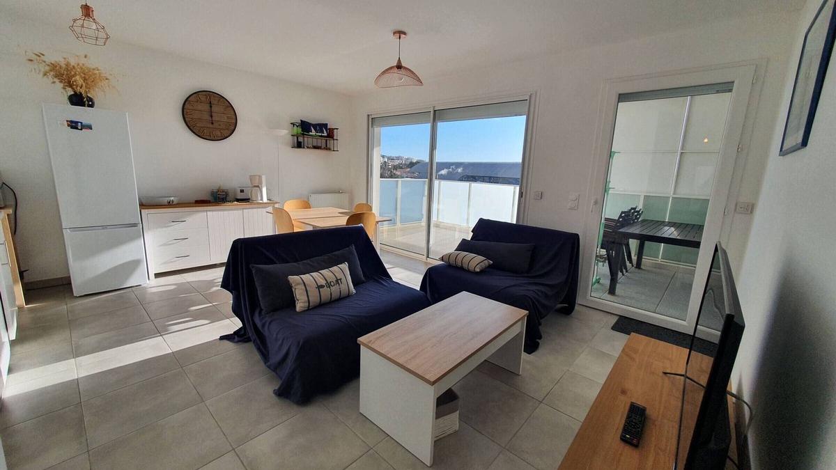 Sete Apartment | Modern 3-room Apartment Near Beaches with Terrace & Parking