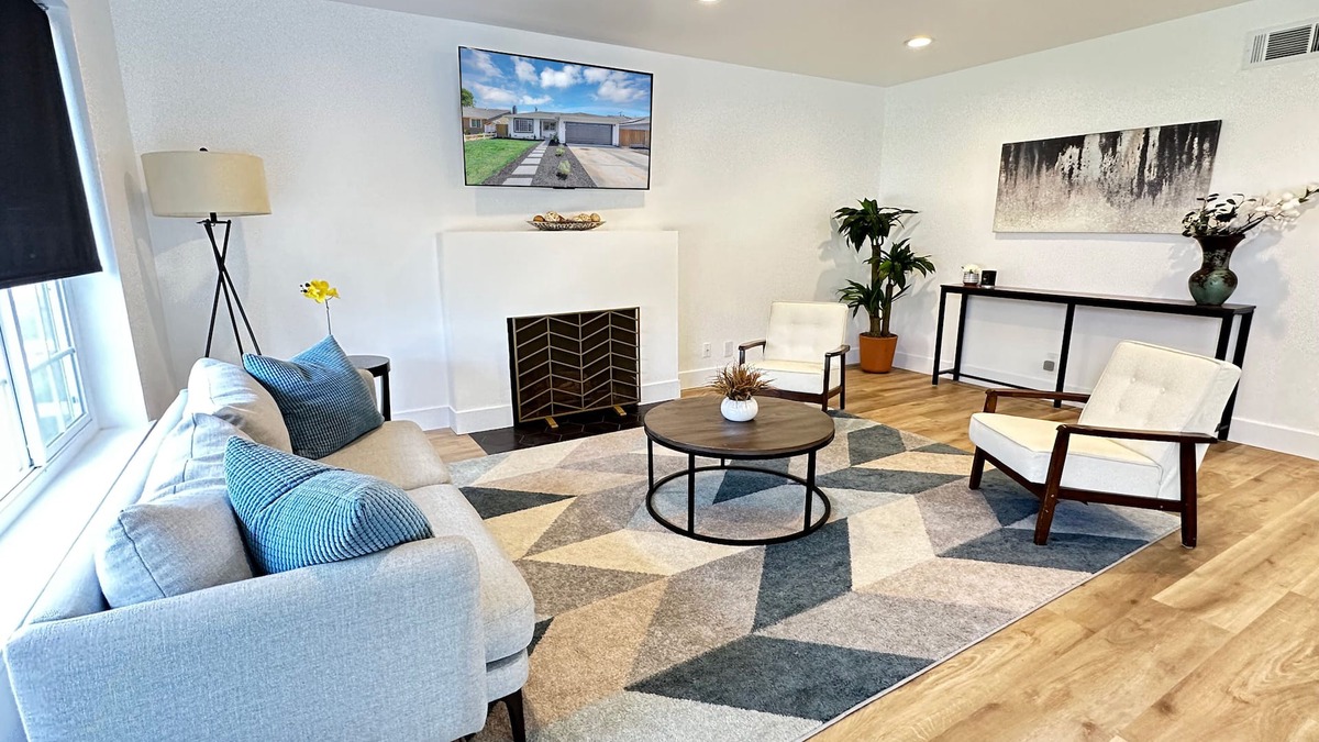 Willow Glen House | Modern 3bd/2ba w/Workspace, Pet Friendly, 2mi from S. Row, V. Fair & Pruneyard