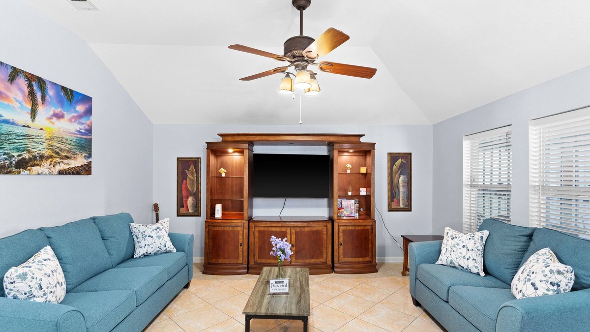 Pleasant Grove House | Modern 3BDR -15 min from DWNT Dallas - AIR HOCKEY TABLE!