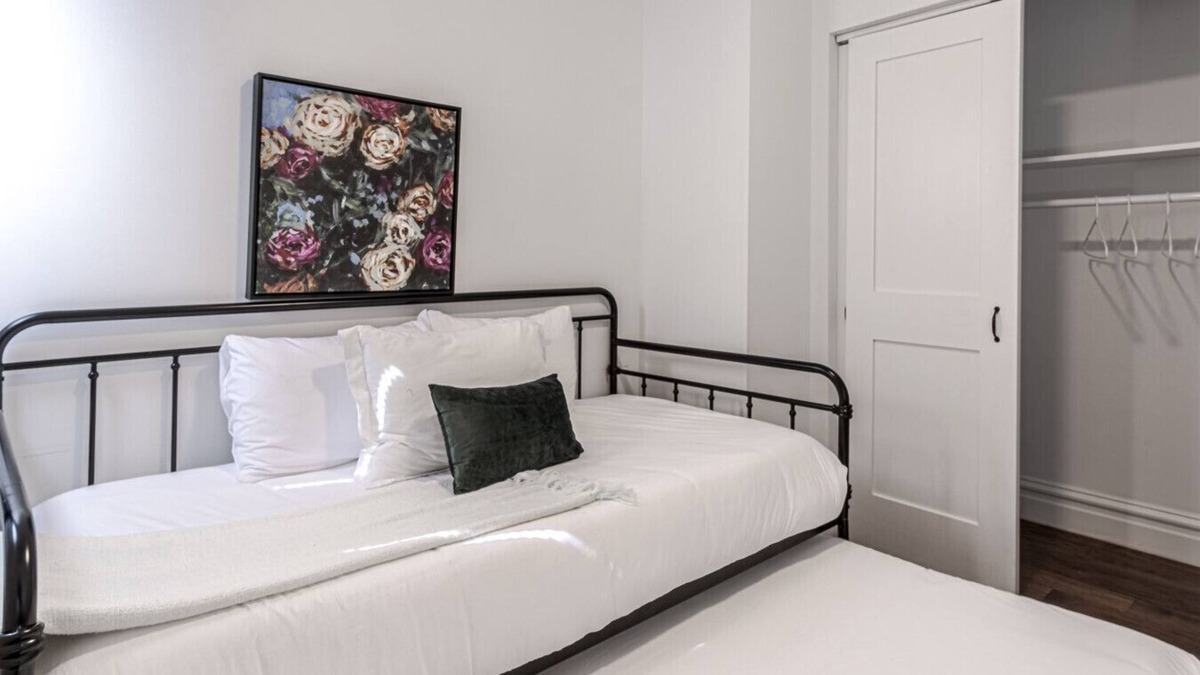 Downtown St. Louis Apartment | Modern 3BR Home | Near Downtown + Free Parking
