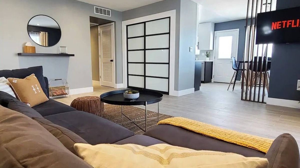 Paradise House | Modern 3BR house next to Airport & Strip!