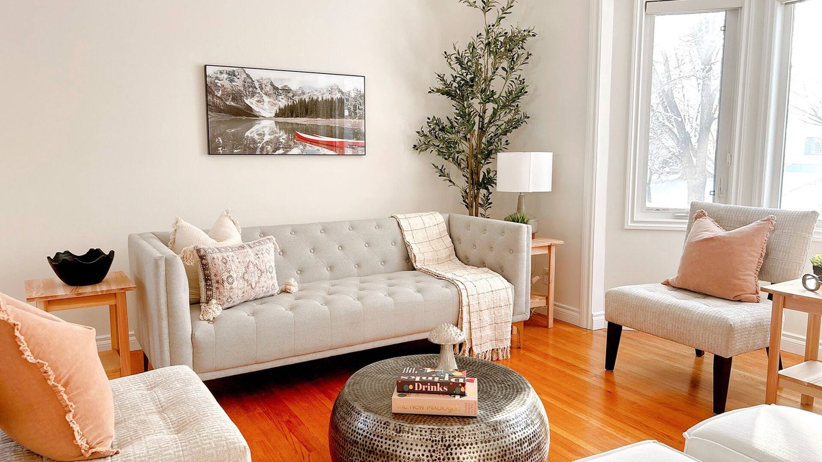 Northwest Calgary House | Modern 3BR Near Airport & DT