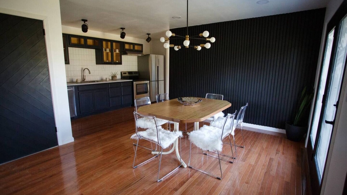 Greencastle House | Modern 4 Bed 2 Bath Home On Golf Course Close To Campus + More!