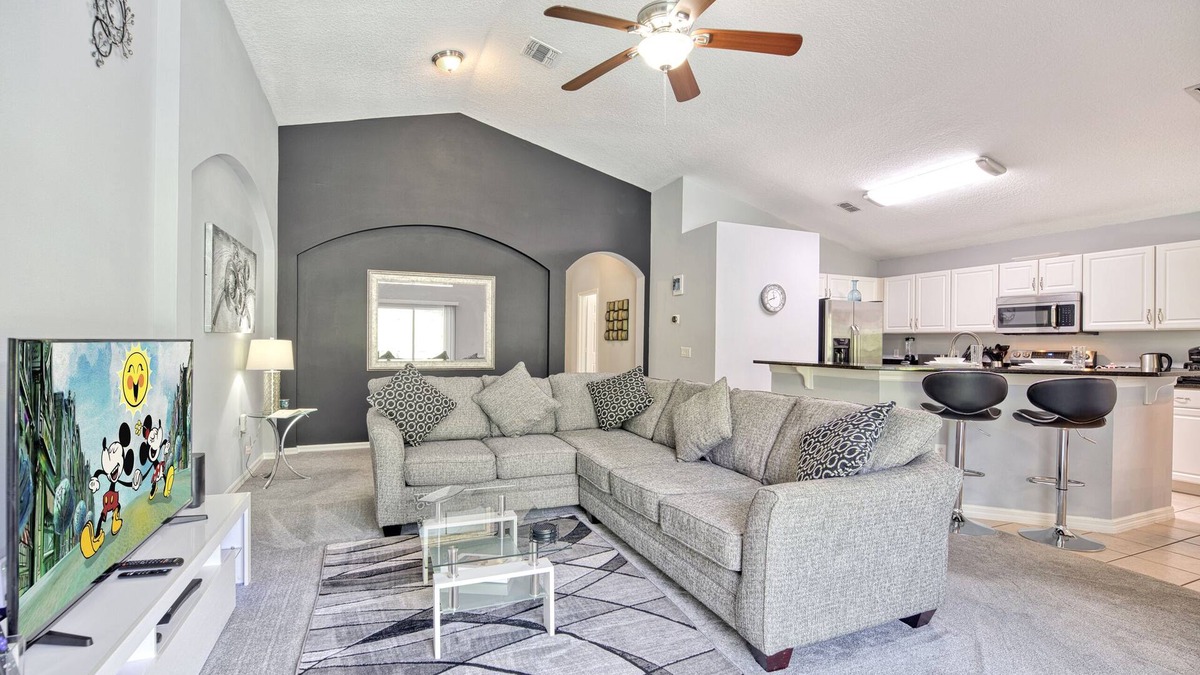 Highgate Park Villa | Modern 4 bed 3 bath villa private pool - with Complimentary Pool Heat