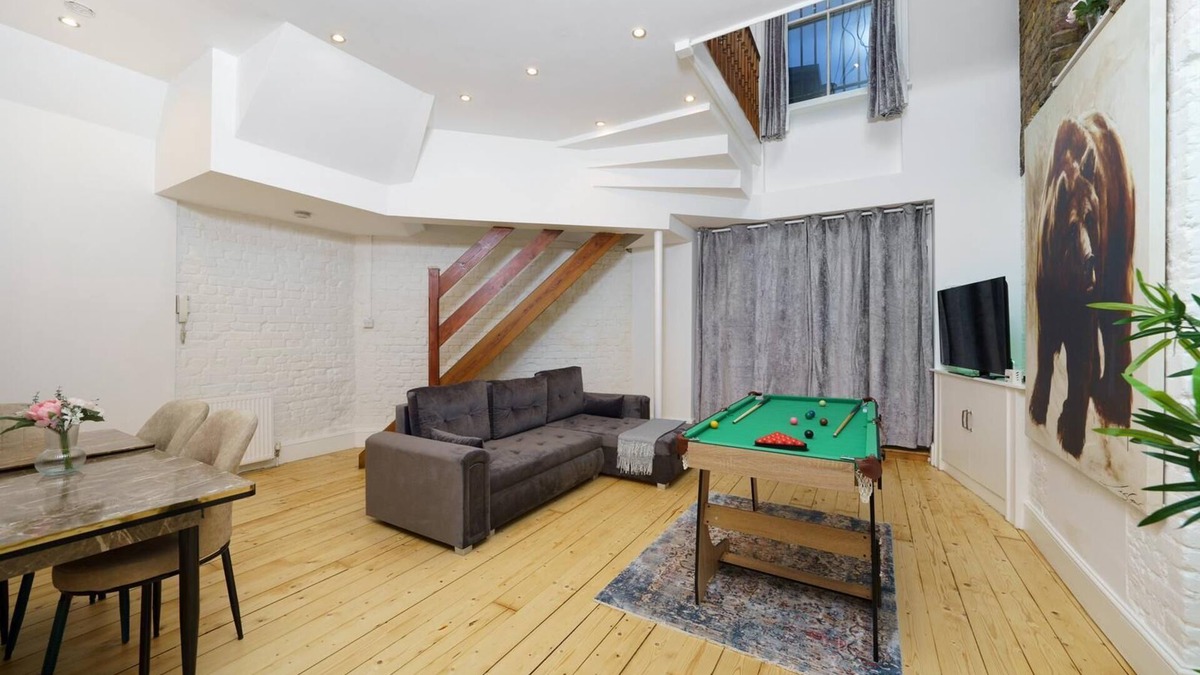 Munster Apartment | Modern 4-bedroom Apartment in Fulham, London