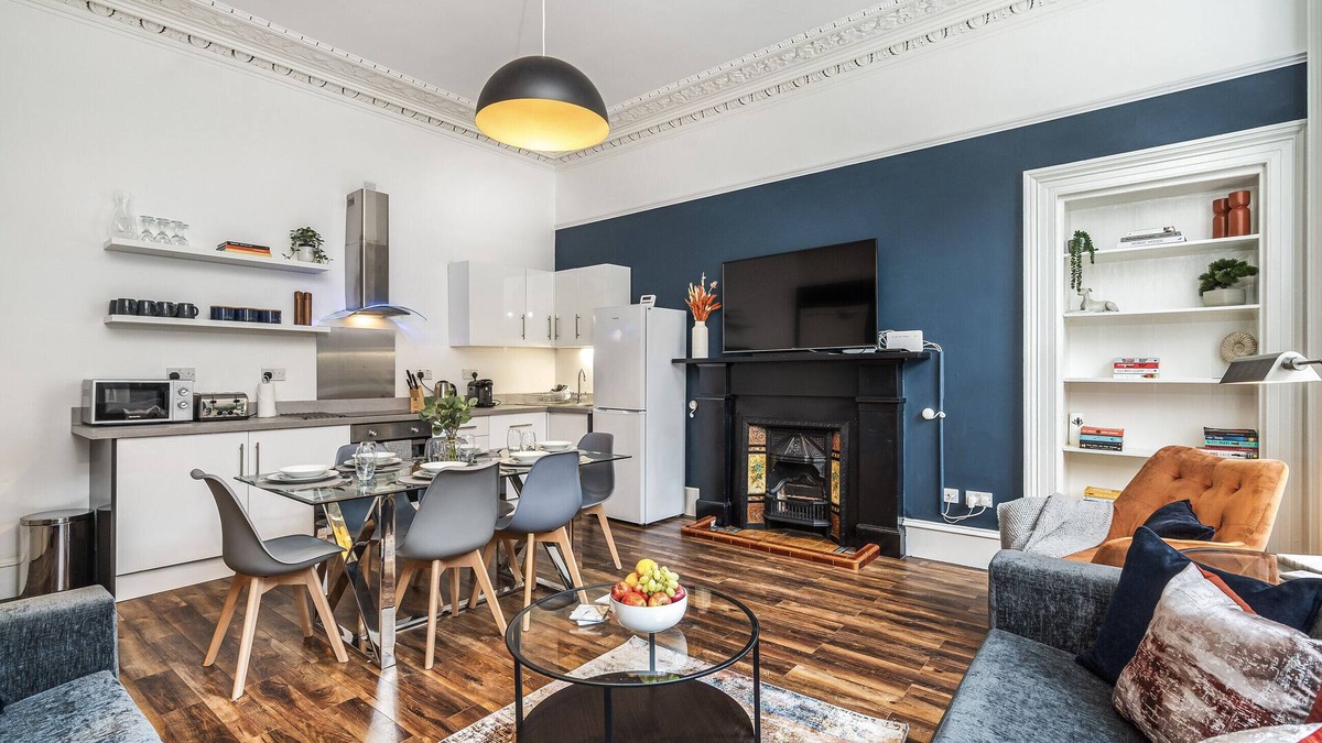 City Centre Glasgow Apartment | Modern 4 bedroom, City Centre Maisonette