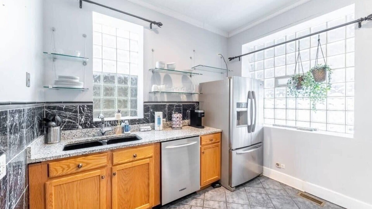 Bronzeville House | Modern 4 Bedroom Greystone | White Sox