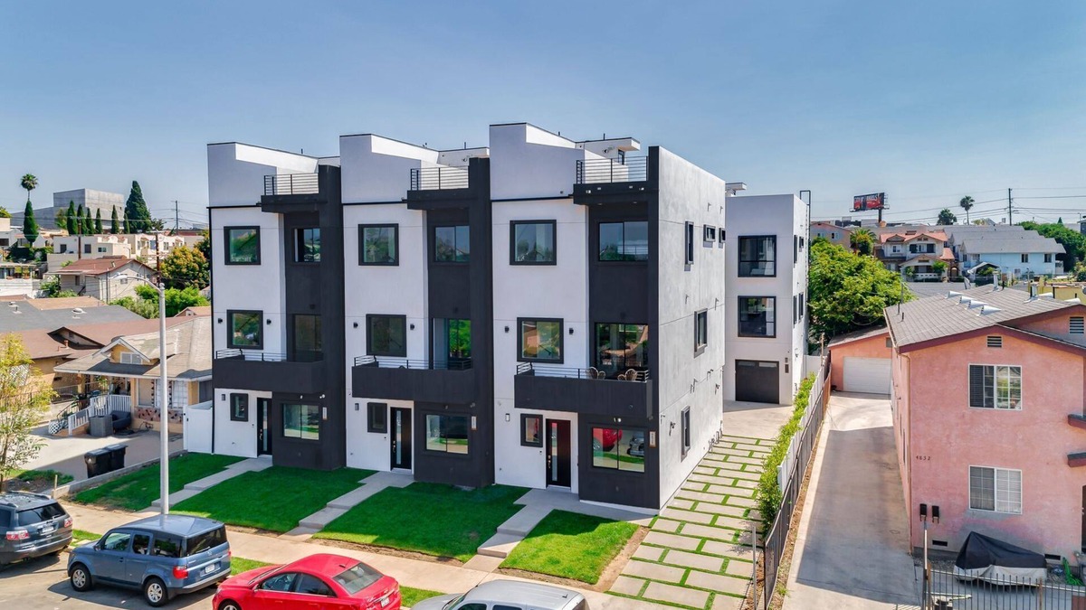 Mid City House | Modern 4 Bedroom home with rooftop deck