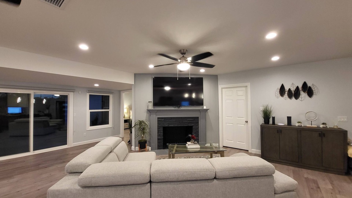Tustin House | Modern 4 Bedroom Home - 15 mins from Disneyland