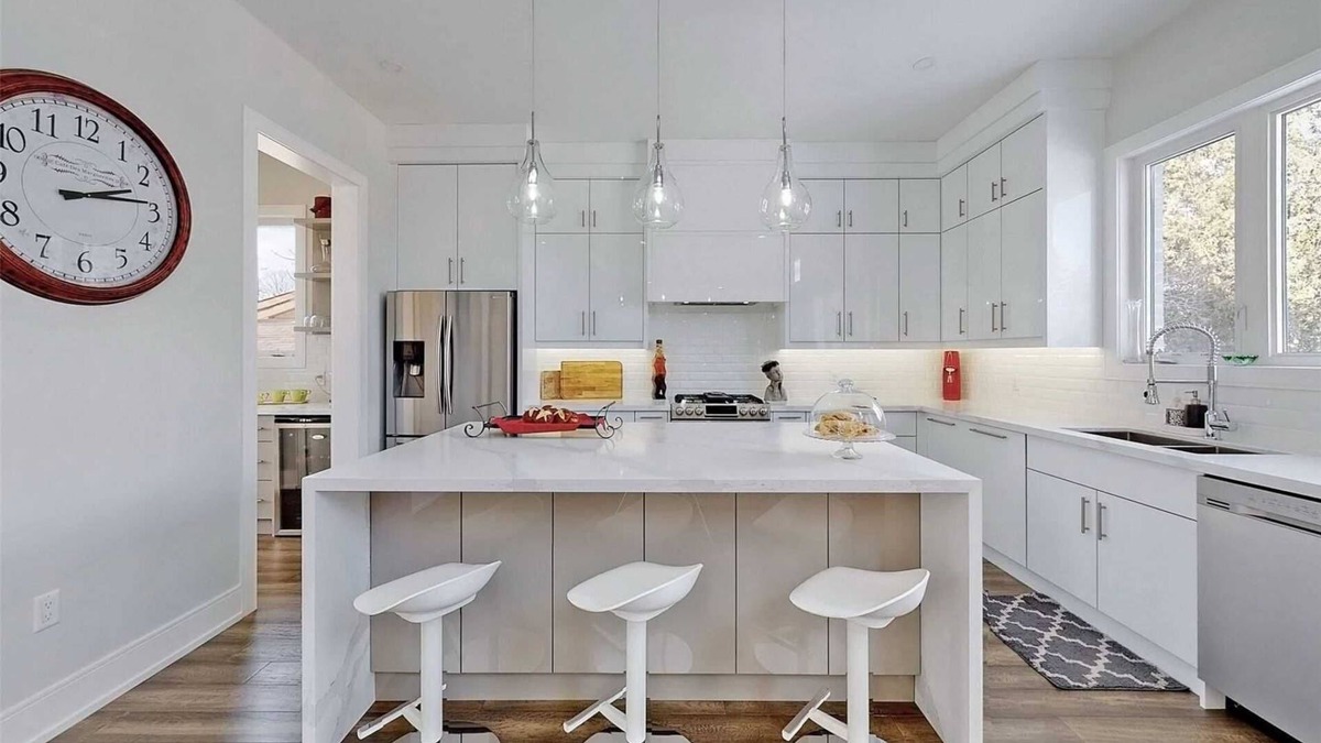 Brooklin House | Modern 4 Bedroom Home Great for Photoshoots and Small Events