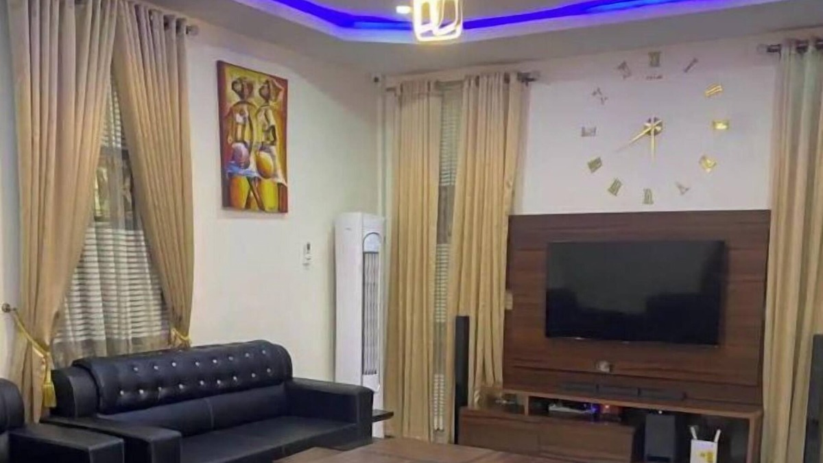 Owerri House | Modern 4-Bedroom Home in Private New Owerri Estate