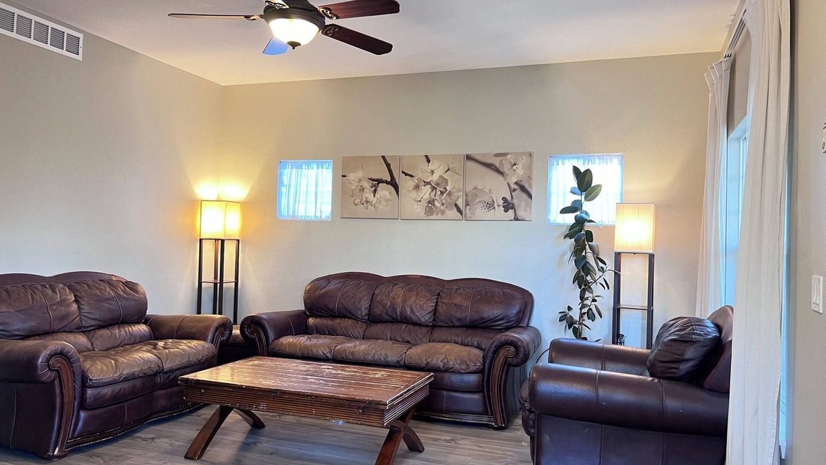 Aurora Highlands House | Modern 4-bedroom house . nNear Aurora Medical - Perfect for Travel Nurses!n