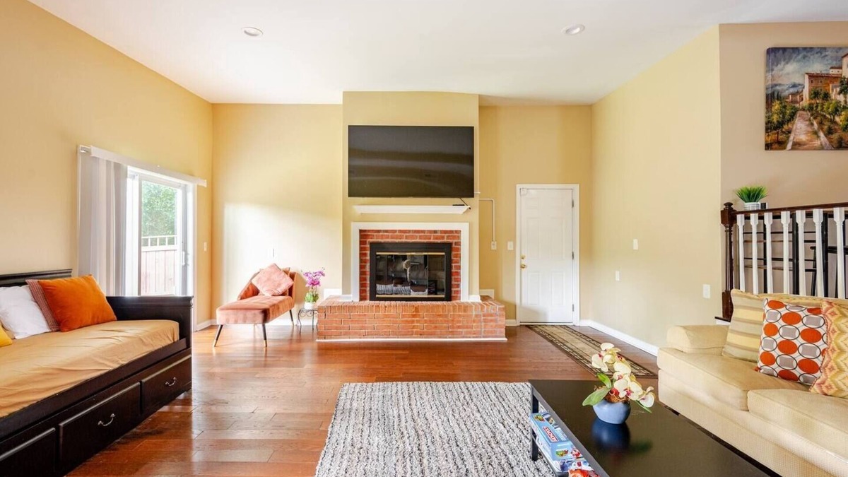 Durham House | Modern 4-bedroom house, TV in bedroom,big fence yard, Pet stay free,Lighted yard