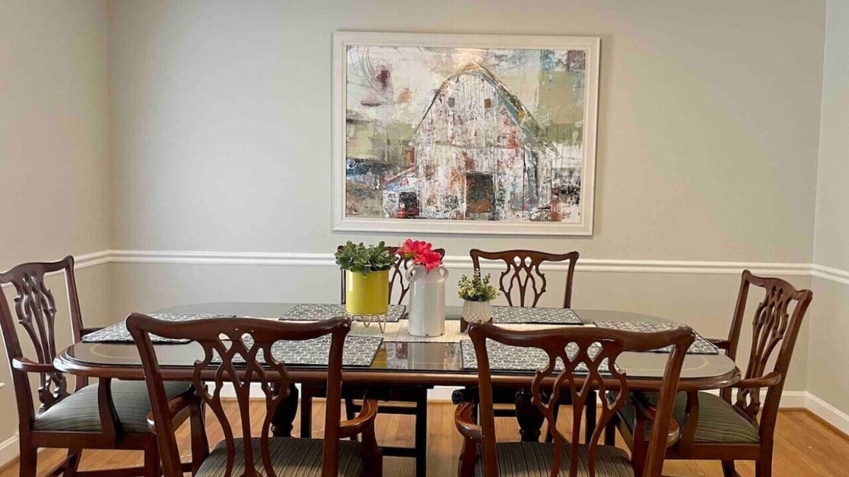 Greensboro House | Modern 4 Bedroom pets welcome