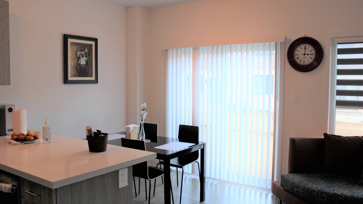 Barrie House | Modern 4 Bedroom Townhouse in Barrie South