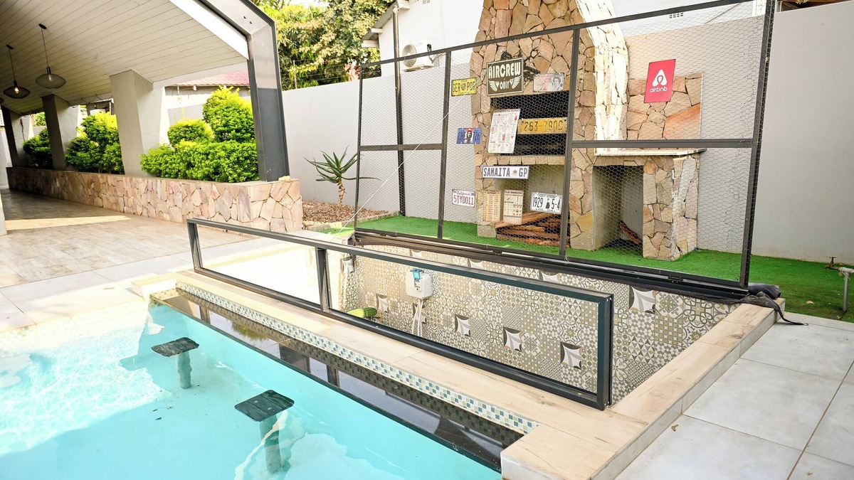 Victoria Falls House | Modern 4-bedroom house in enchanting Victoria Falls with AC, Pool & WiFi