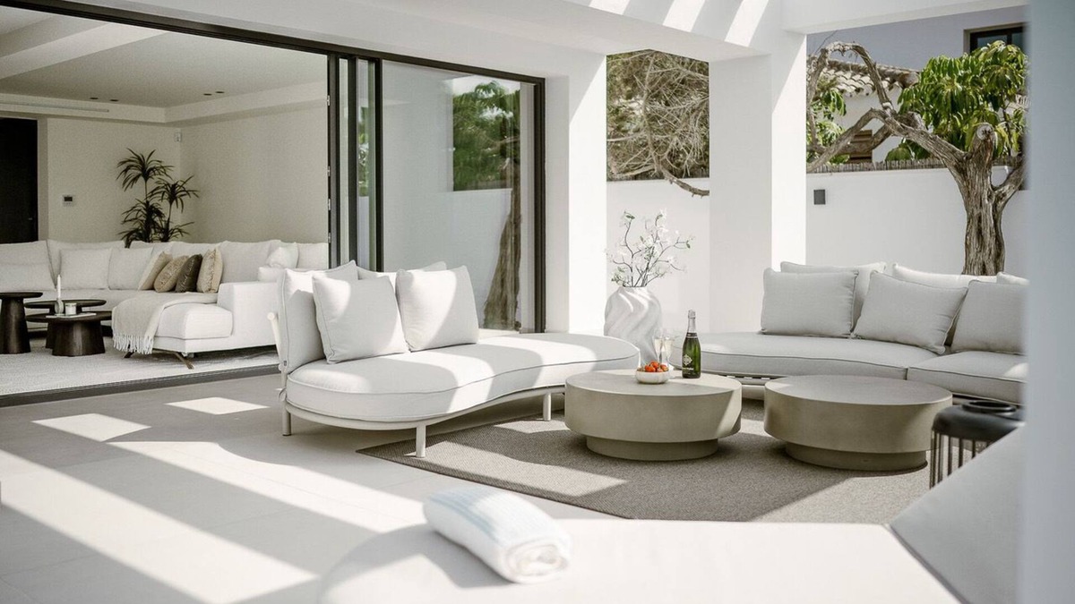 Urbanizacion Marbessa House | Modern 4 Beds Luxe Villa 550m to Las Cañas Beach!