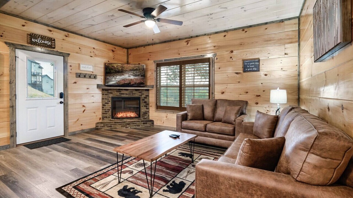 Sevierville Cabin | Modern 4-BR Cabin ★ Timeless Resort Near Parkway/Dollywood ★ Game Room ★ Hot Tub