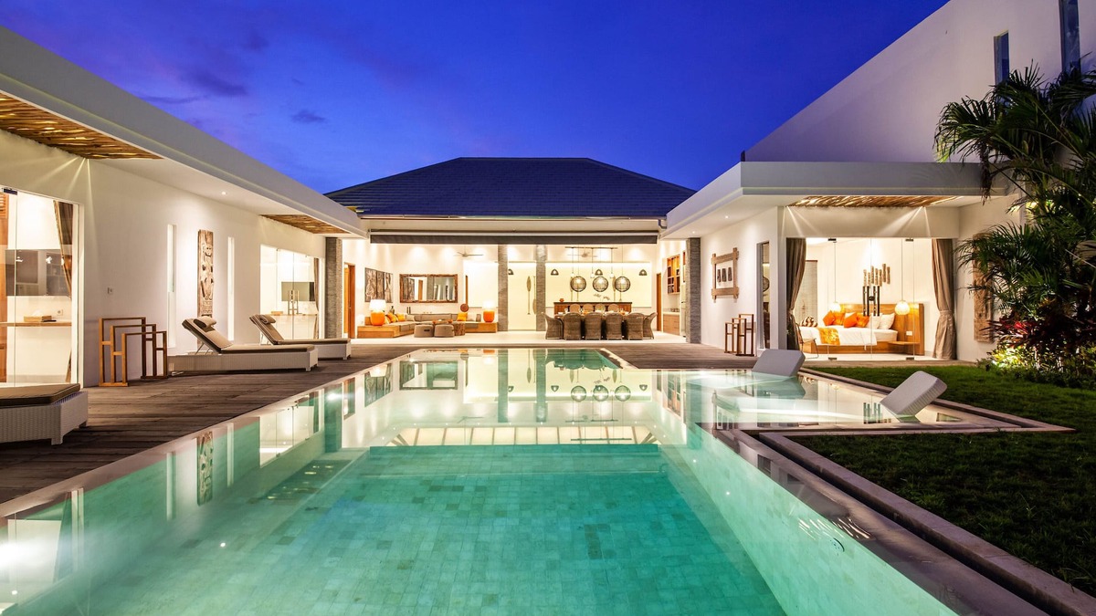 Berawa Cottage | Modern 4 BR Villa 400m to the Beach in Canggu