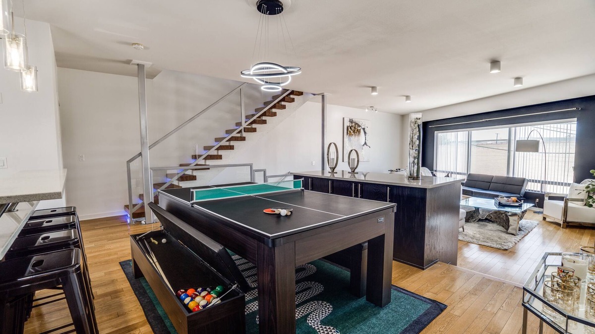 Deep Ellum House | Modern 4 Story Townhome -5 minutes walk to Deep Ellum & Fair Park!
