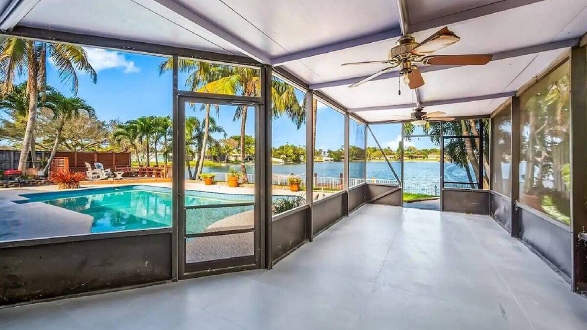 Pembroke Pines House | Modern, 4B/3B with Pool and Lake
