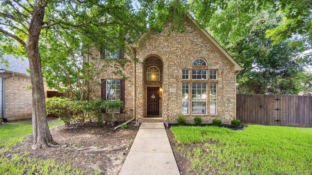 Plano House | ★ Modern 4BR Family Retreat Pet-Friendly/No Carpet, Game Room, Great Location