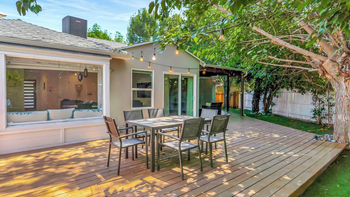 Winnetka House | Modern 4BR in Prime Location w/Game Room & BBQ