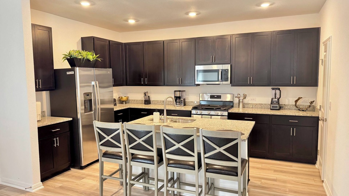 Del Valle House | Modern 4BR New Home w Luxury Touches