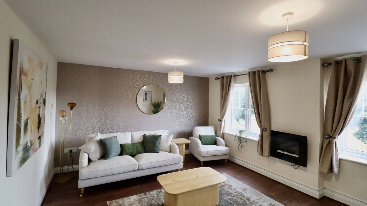 Bray on Thames Ski Chalet | Modern 5-Bedroom House in Maidenhead