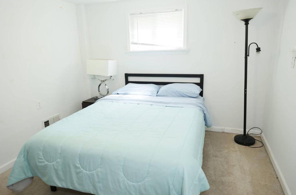 Hybla Valley Apartment | Modern 5BR Alexandria Home