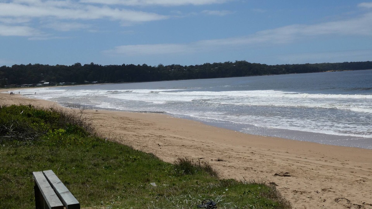 Long Beach Villa | Modern 5brm Beachfront Bliss - Fur babies welcome - foot steps to golden sands