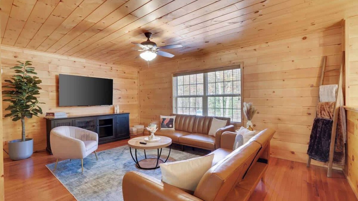 Hickory Hills Cabin | Modern 6BR Cabin- Hot Tub, Theater, Basketball