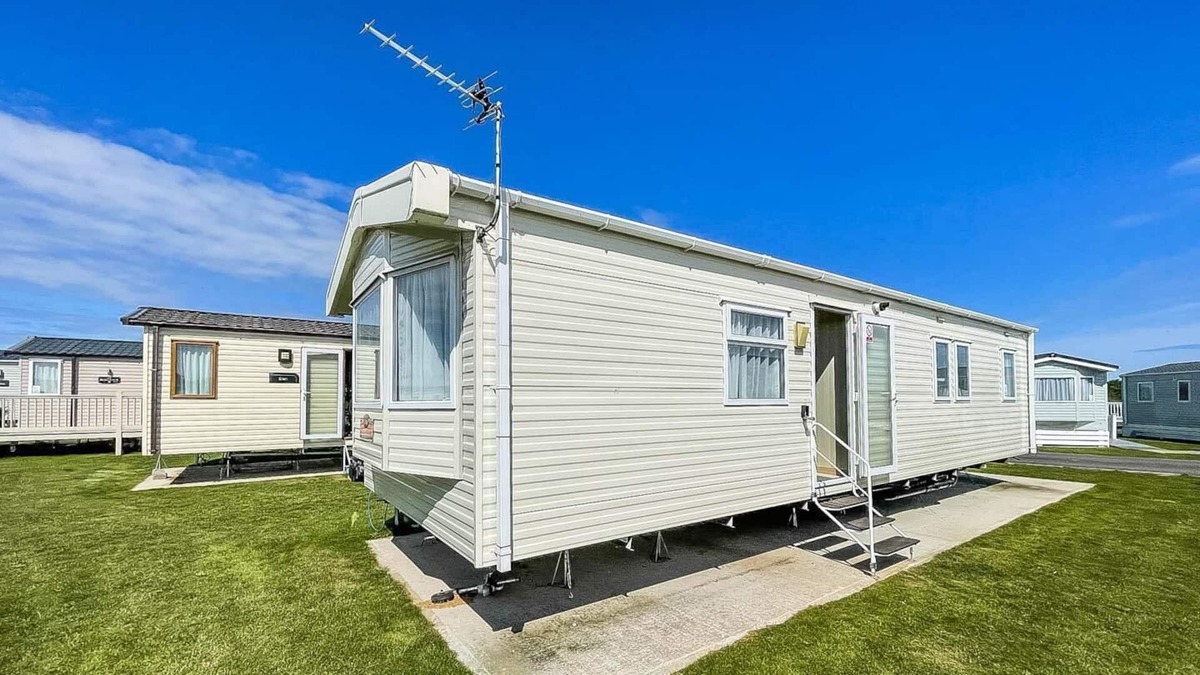 Winestead House | Modern 8 berth caravan at Sand le Mere park in Yorkshire ref 71024TV