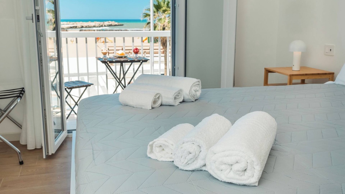 Scoglitti House | Modern accommodation for those who want comfort, convenience and a postcard view.