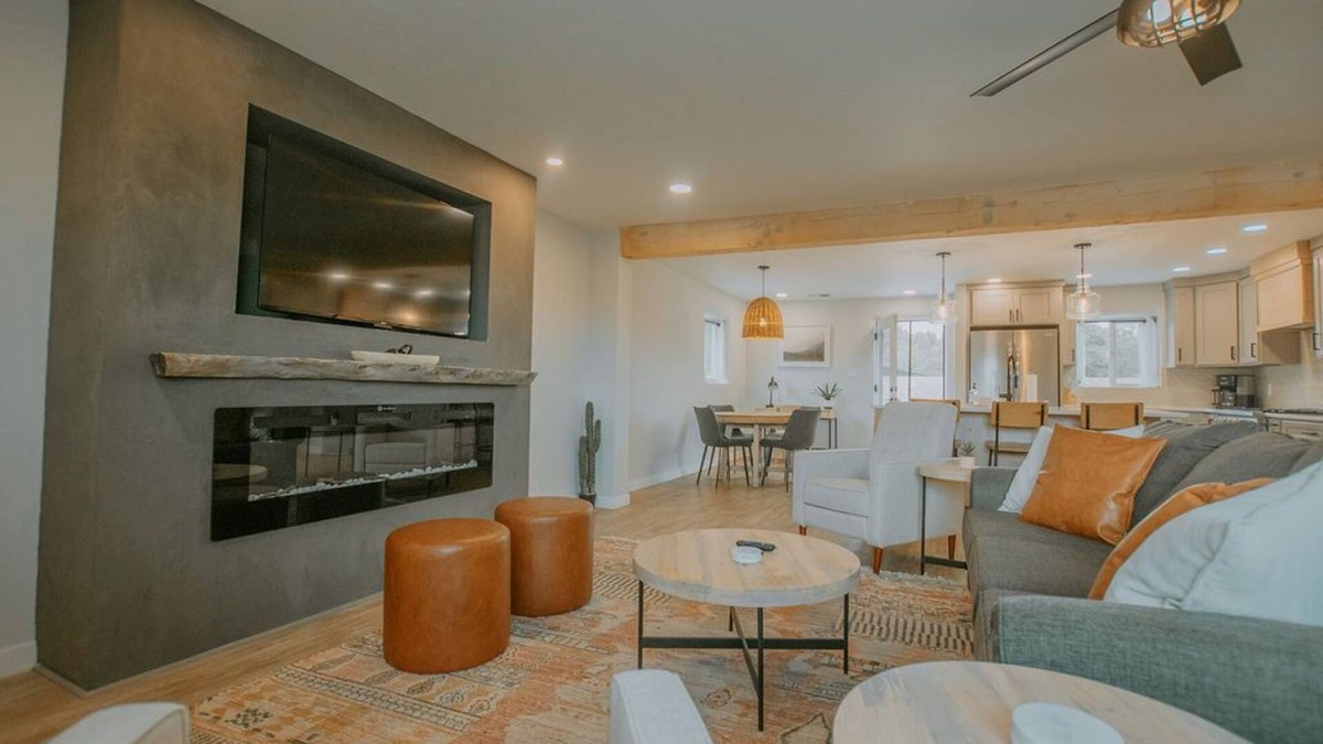 Alamedan Valley House | Modern Adobe Home with Hot Tub