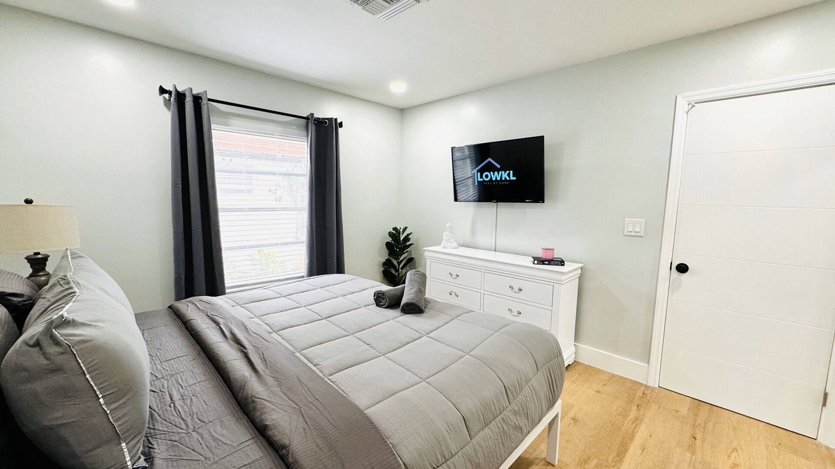 Lake Ridge Apartment | Modern, Affordable & Stylish 1 Bed APT