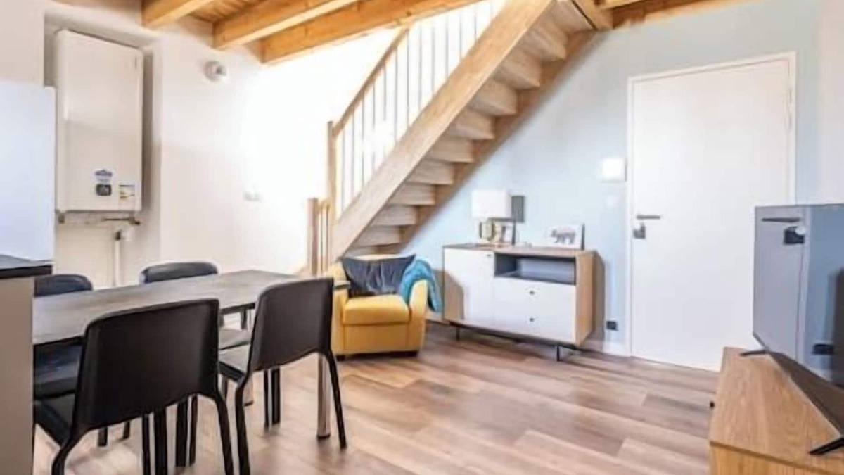 Centre Ville Apartment | Modern air-conditioned apartment with large terrace in central Pau