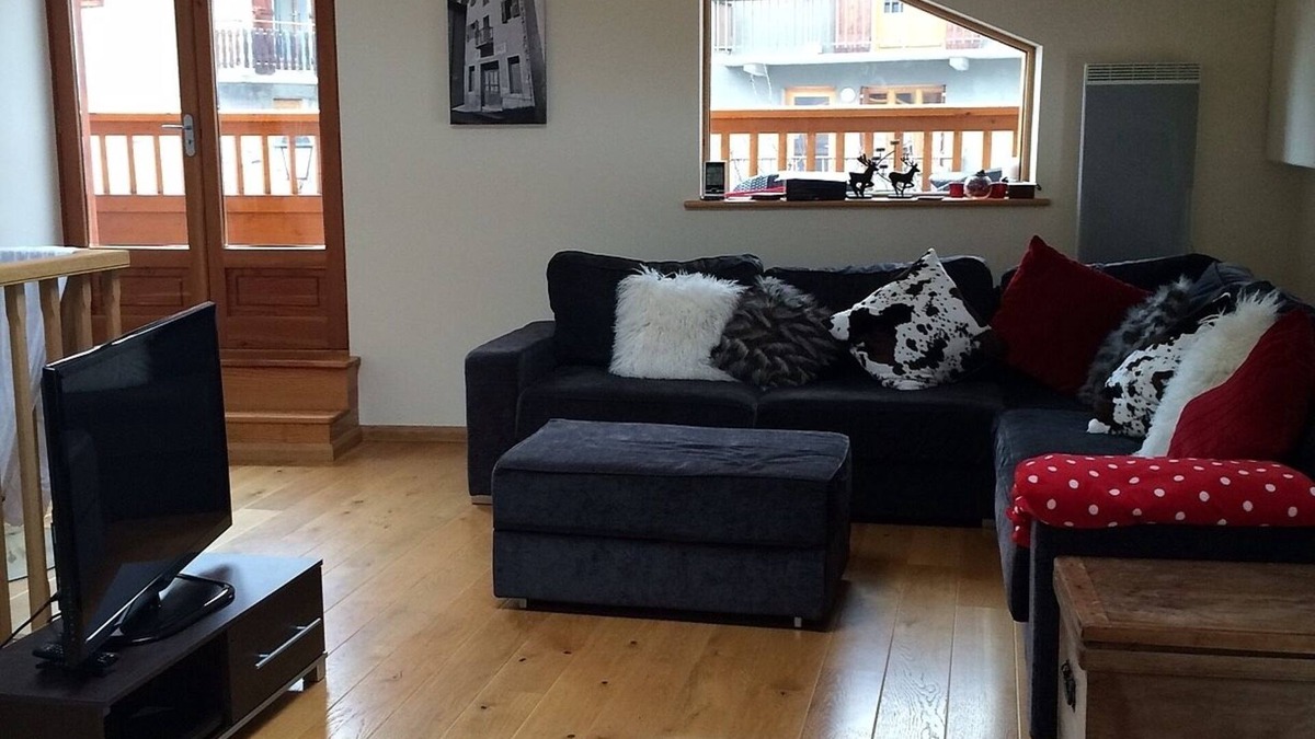 Bozel Apartment | Modern Alpine Luxury Duplex Apartment With Mountain Views, Log Burner & Balcony