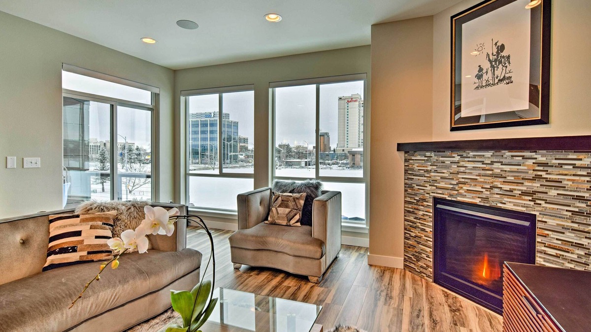 Downtown Anchorage House | Modern Anchorage Townhome - By Delaney Park Strip!