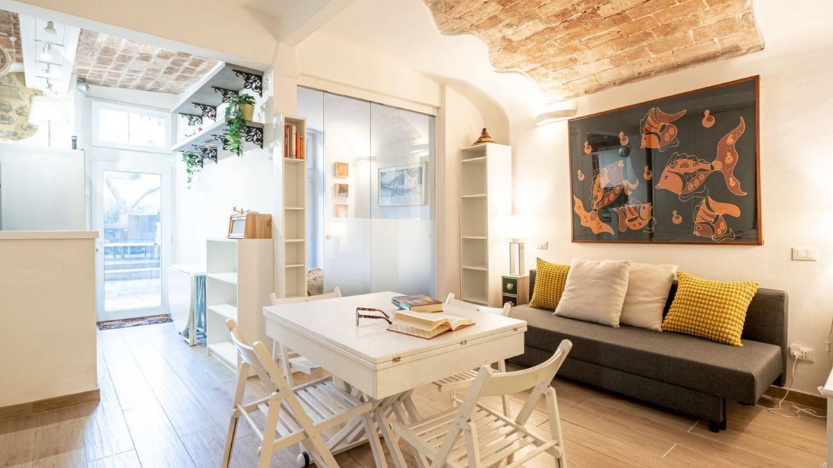 Santo Spirito Apartment | Modern and bright 45 sqm apartment with private patio, perfect for 4 people, located on the ground floor of a period building in good condition. The property is located in Oltrarno district, an extremely quiet and relaxing area, but at the same time very
