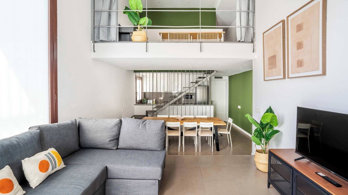 El Poble-sec House | Modern and bright 4BD triplex in Paralel!